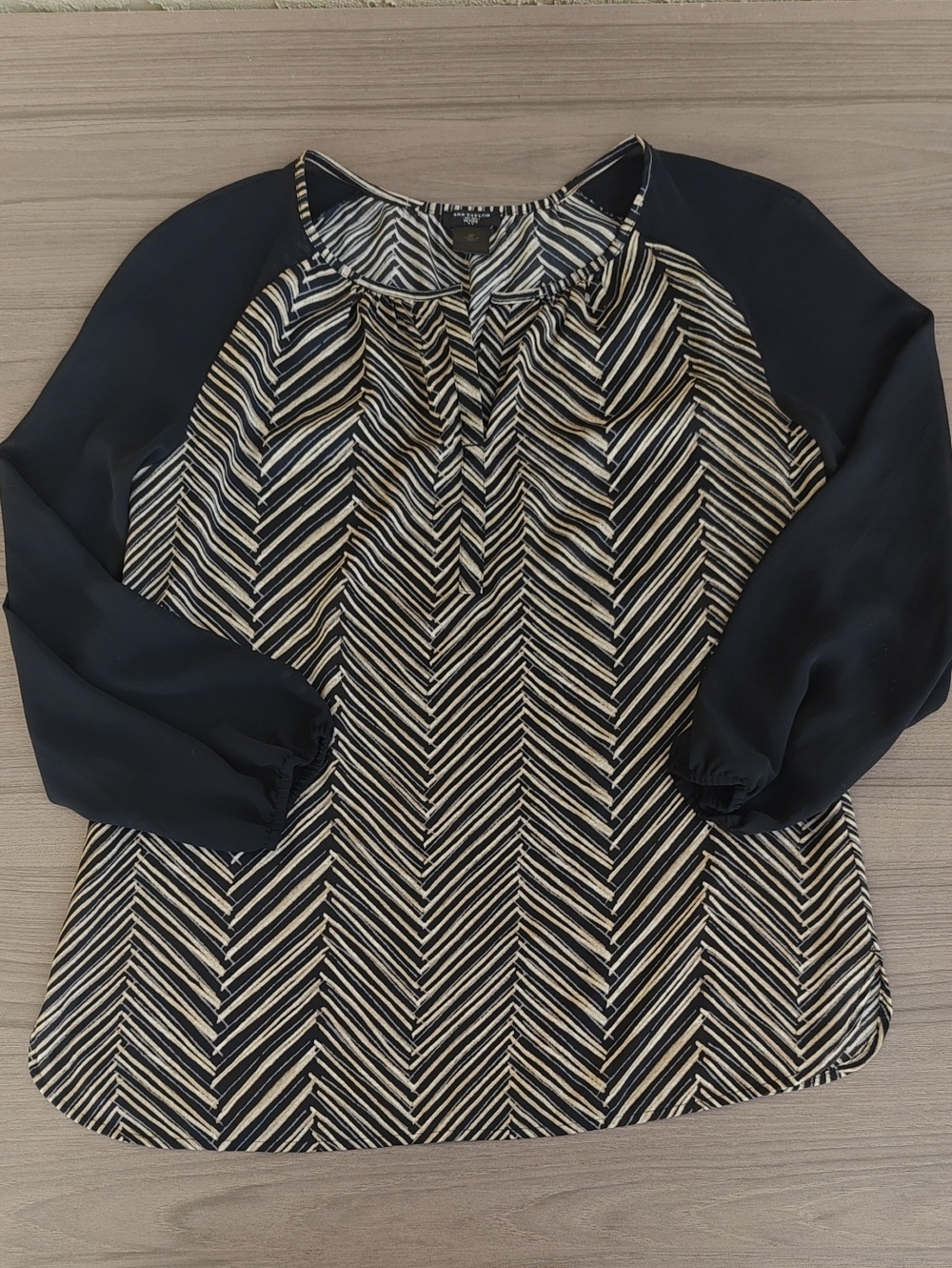 Ann Taylor Geometric Long Sleeve Blouse in Black & Beige Size SP
